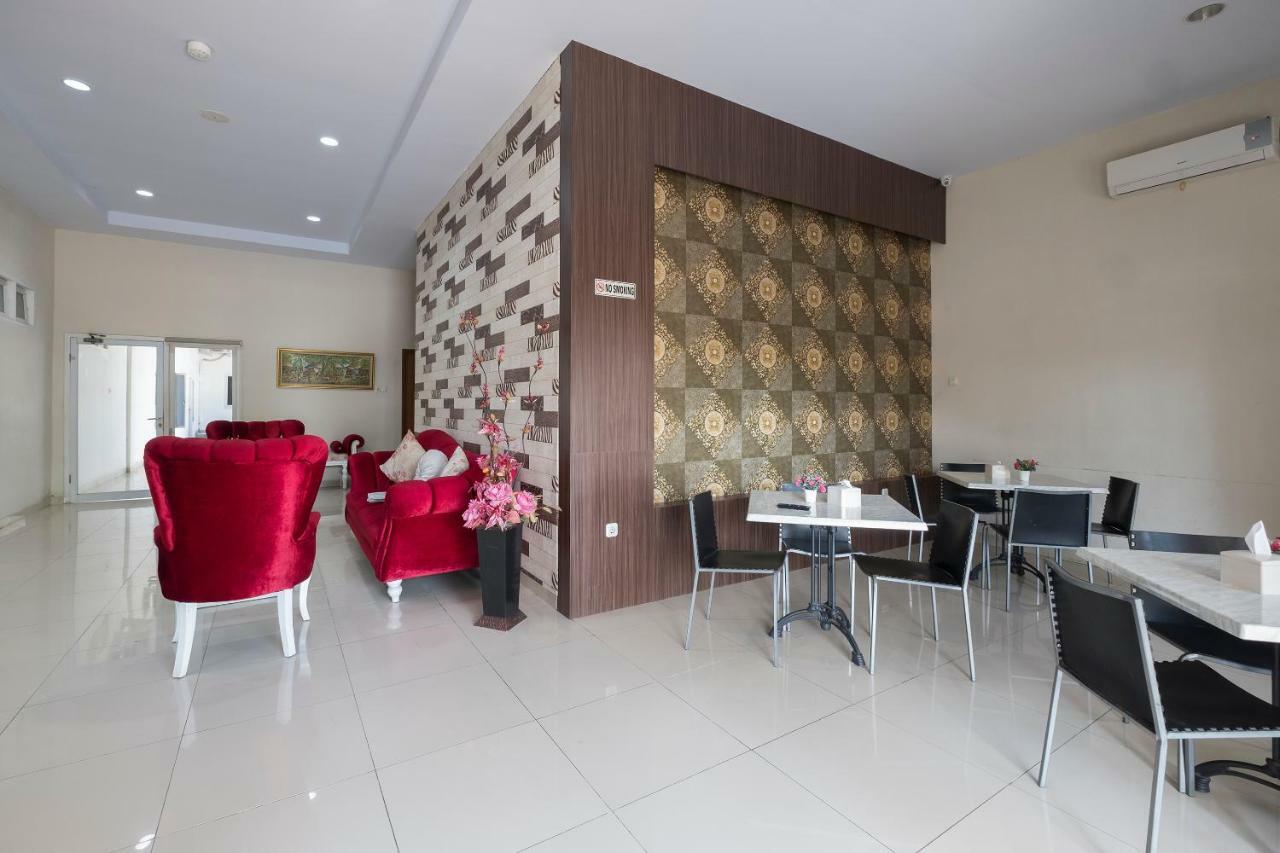 Hotel Astra Novilia Makassar Esterno foto