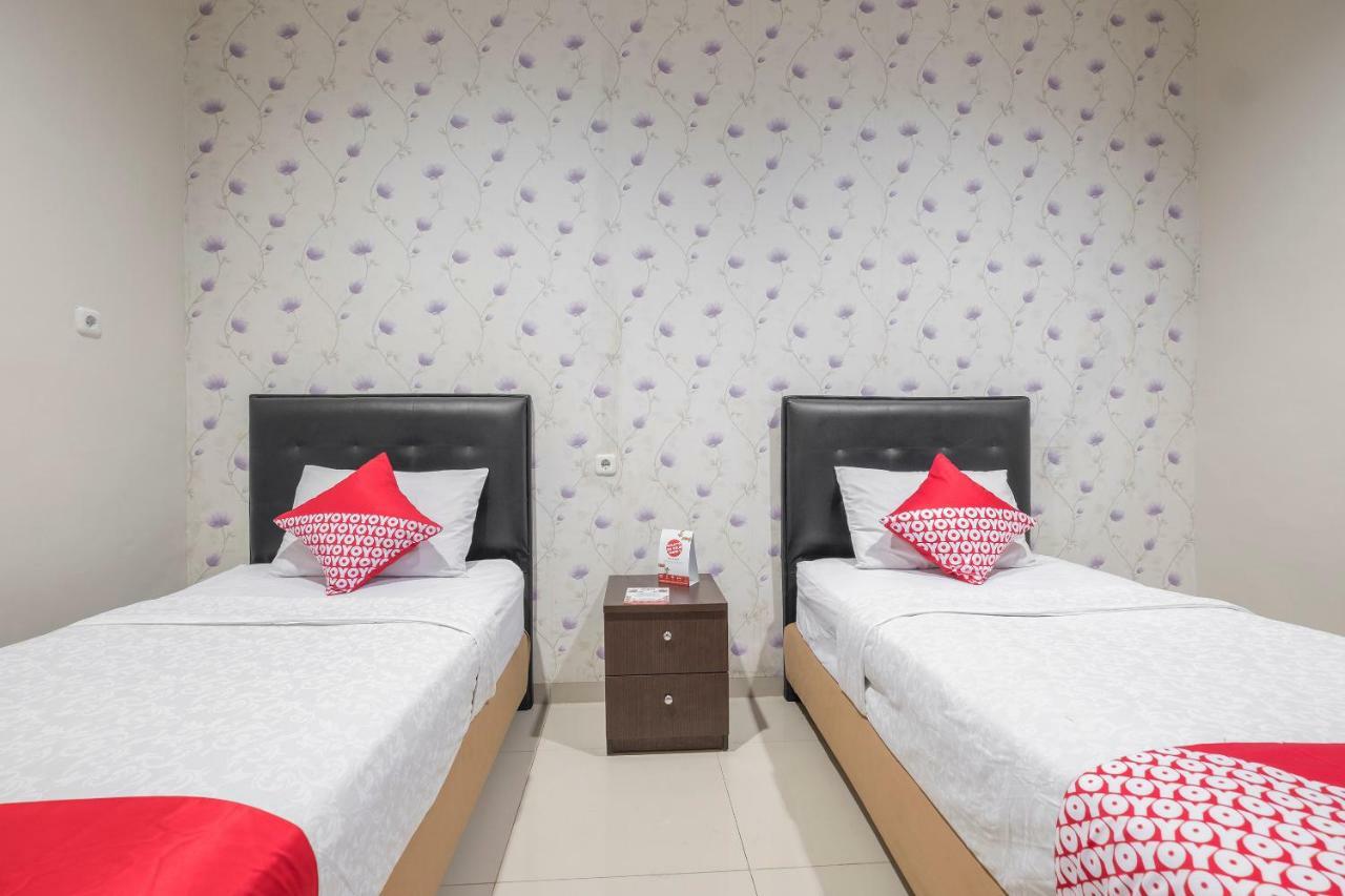 Hotel Astra Novilia Makassar Esterno foto