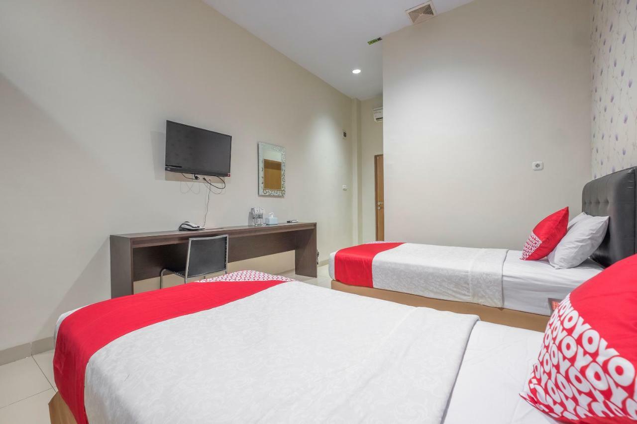Hotel Astra Novilia Makassar Esterno foto