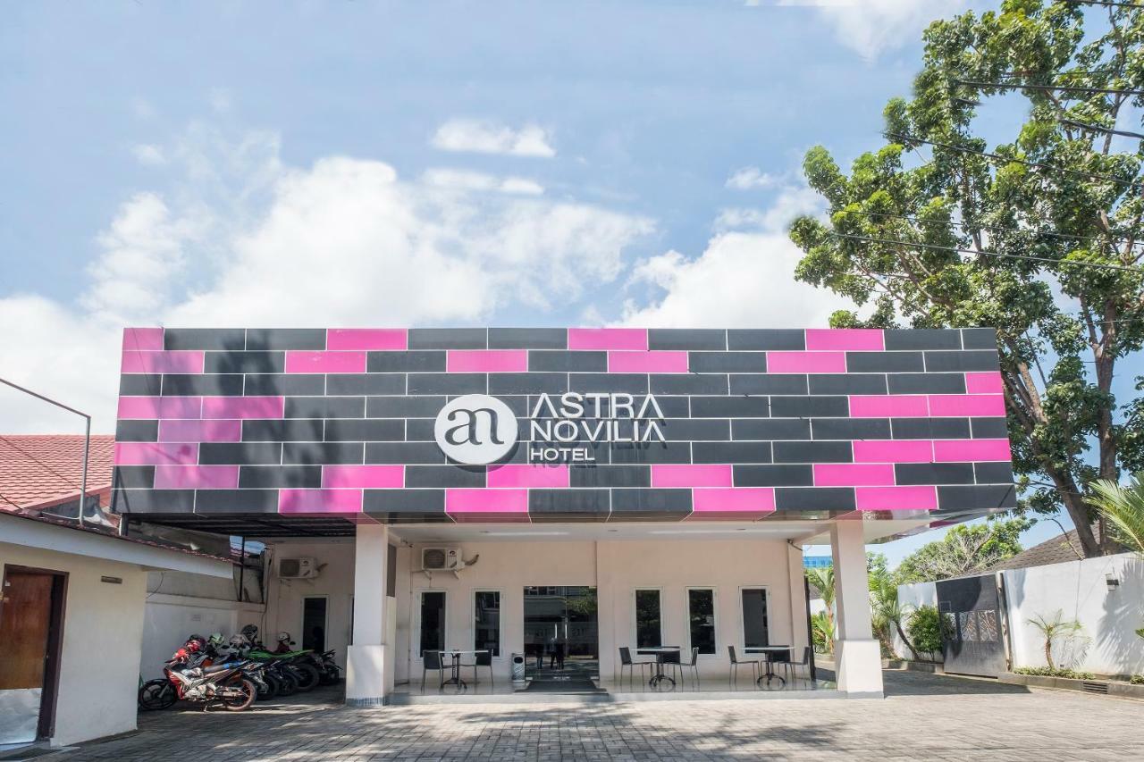 Hotel Astra Novilia Makassar Esterno foto
