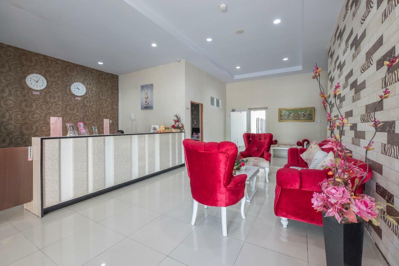 Hotel Astra Novilia Makassar Esterno foto