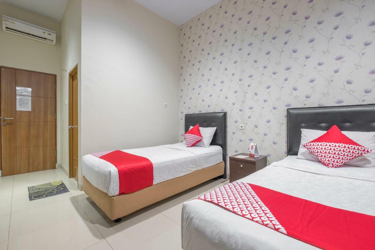 Hotel Astra Novilia Makassar Esterno foto