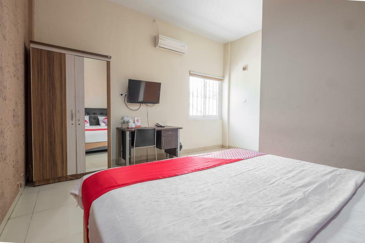 Hotel Astra Novilia Makassar Esterno foto