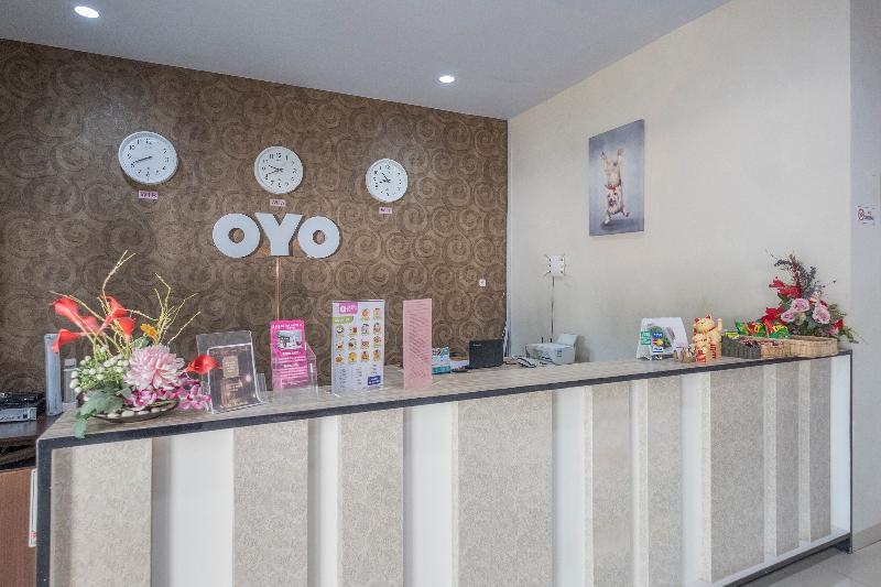 Hotel Astra Novilia Makassar Esterno foto