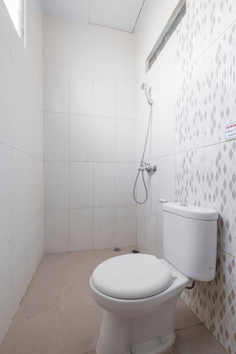 Hotel Astra Novilia Makassar Esterno foto